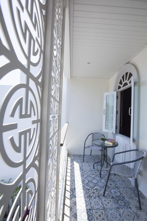 Number 4 Phuket Apartment Nai Harn Room photo