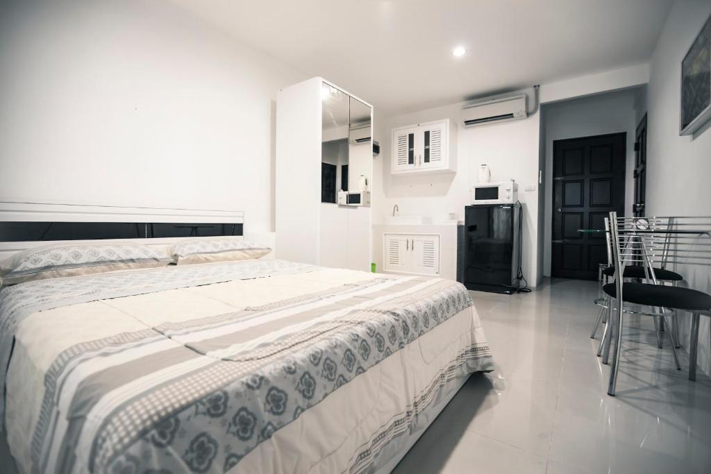 Number 4 Phuket Apartment Nai Harn Exterior photo